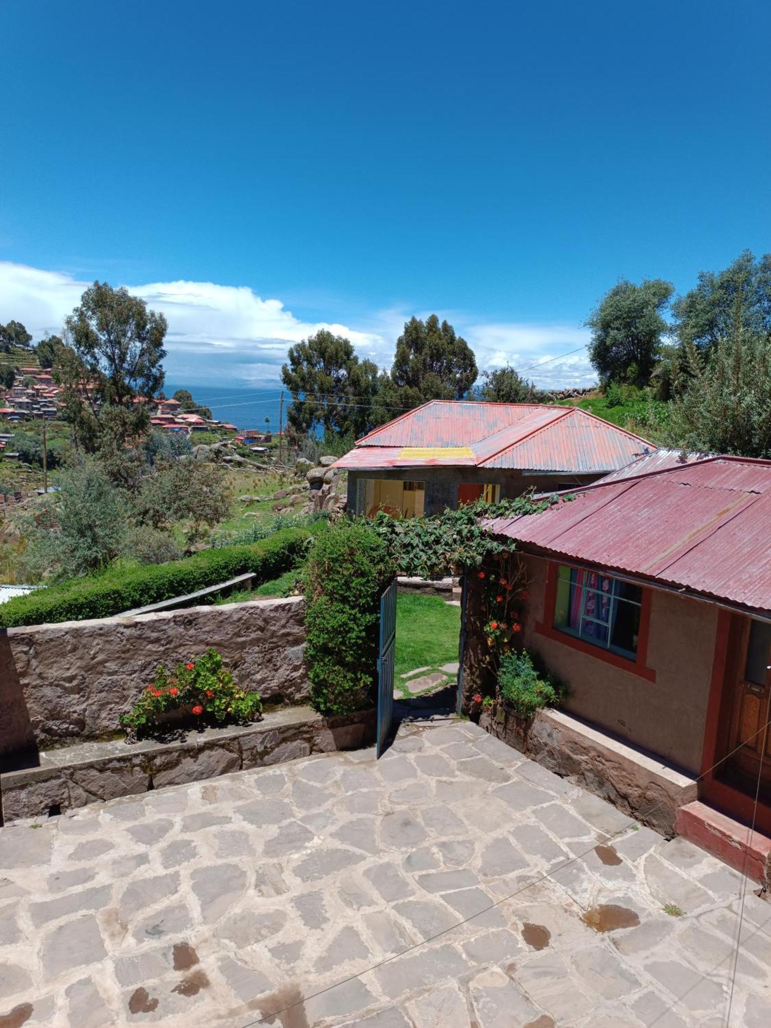 Hotel Taquile Familia Celso Huillanopampa Esterno foto