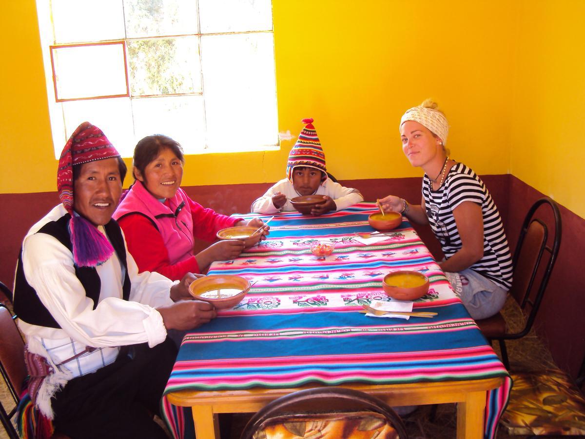 Hotel Taquile Familia Celso Huillanopampa Esterno foto
