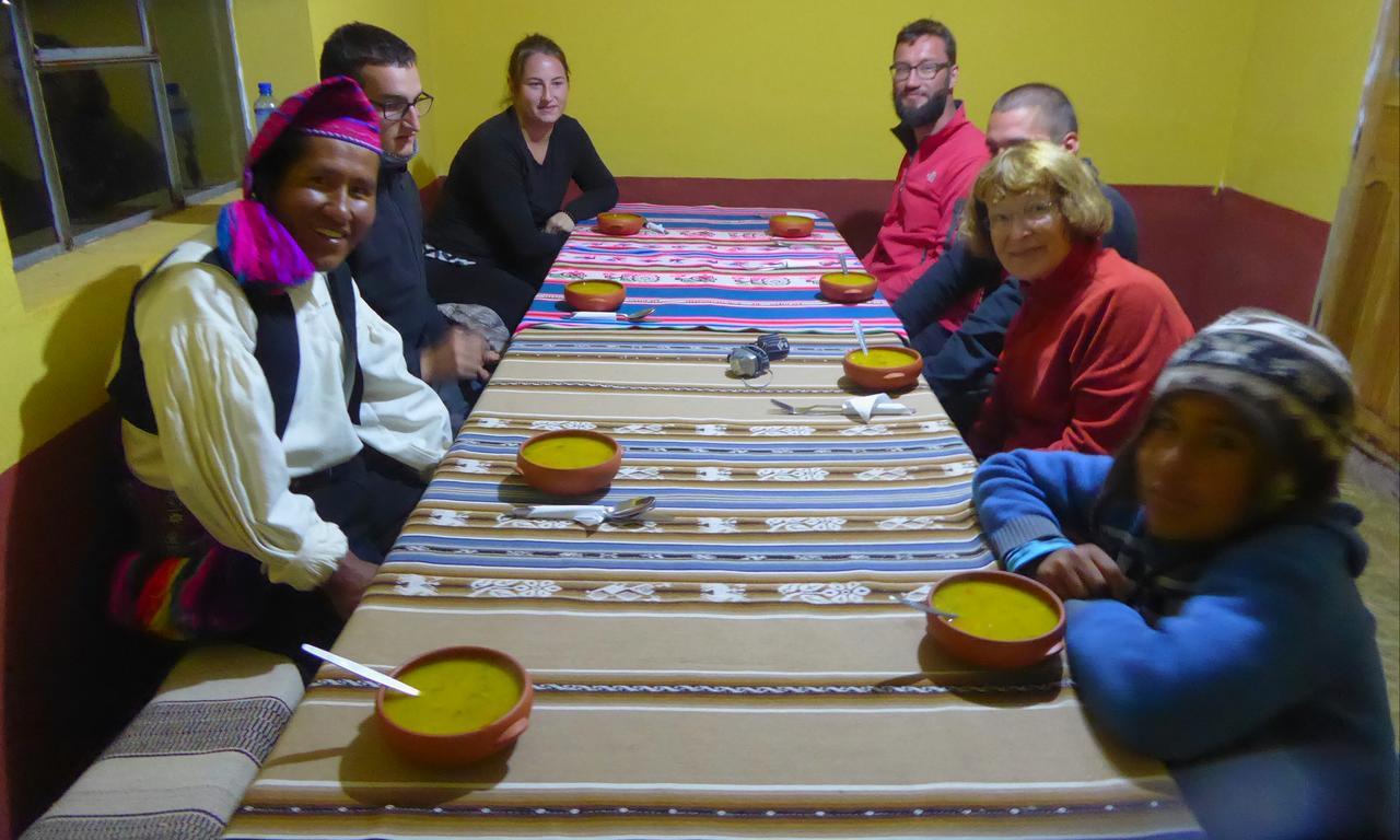 Hotel Taquile Familia Celso Huillanopampa Esterno foto
